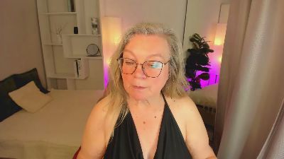 Natali_Cloud live cam on Cam4