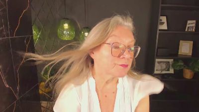 Natali_Cloud live cam on Cam4