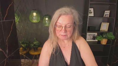 Natali_Cloud live cam on Cam4