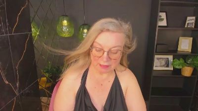 Natali_Cloud live cam on Cam4