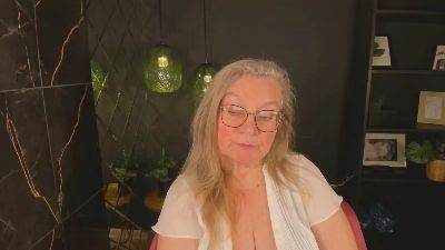 Natali_Cloud live cam on Cam4