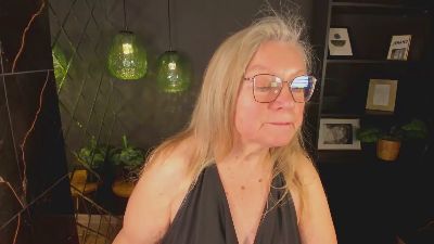 Natali_Cloud live cam on Cam4