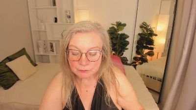 Natali_Cloud live cam on Cam4