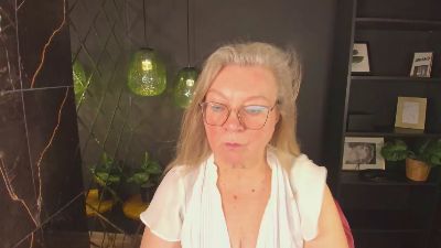 Natali_Cloud live cam on Cam4