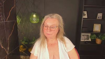 Natali_Cloud live cam on Cam4
