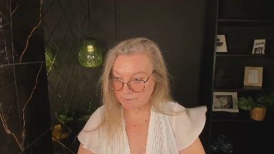 Natali_Cloud live cam on Cam4