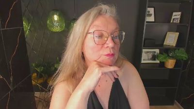 Natali_Cloud live cam on Cam4