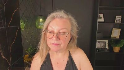 Natali_Cloud live cam on Cam4