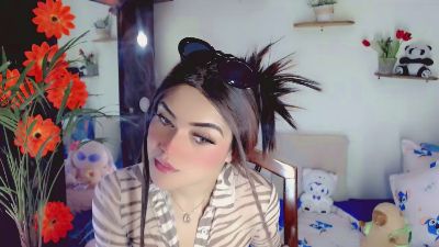 Nathalia_Looes live cam on Cam4