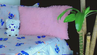 Nathalia_Looes live cam on Cam4