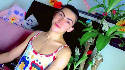 Nathalia_Looes live cam on Cam4