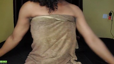 NaughtyGal001 live cam on Cam4