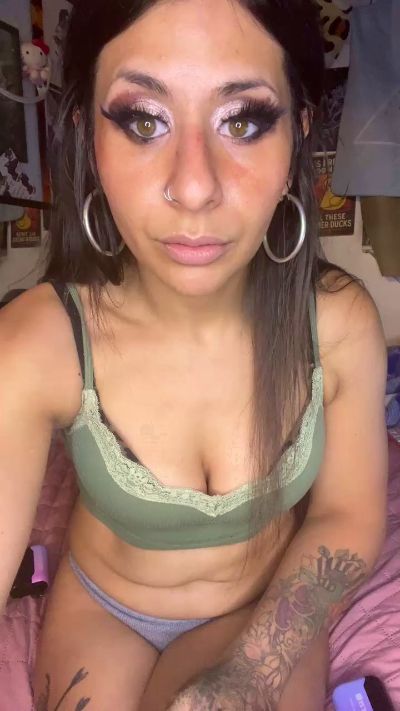 Naughty_Hottie live cam on Cam4