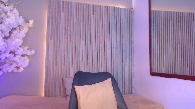 Naughty_Luna1 live cam on Cam4