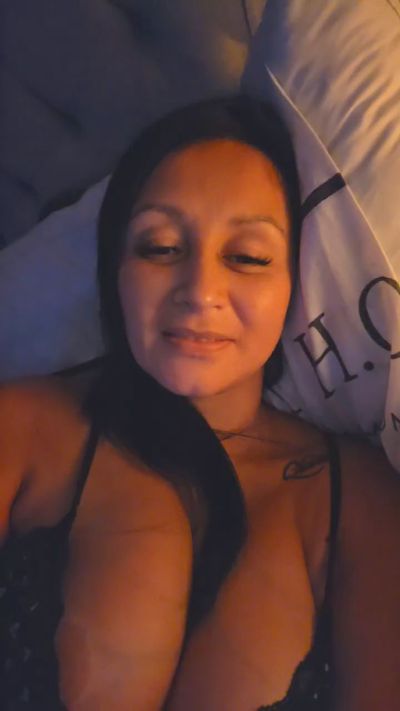 Naughty_Nikkie live cam on Cam4