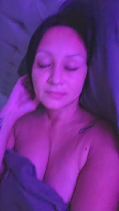 Naughty_Nikkie live cam on Cam4