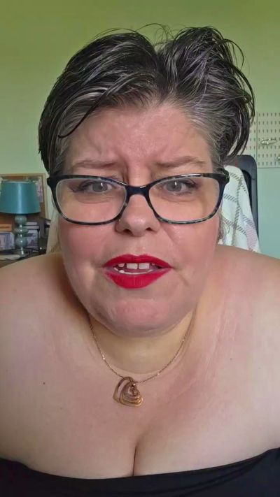 Naughtygilf live cam on Cam4
