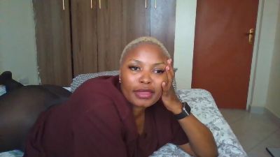 Naughtymessey live cam on Cam4