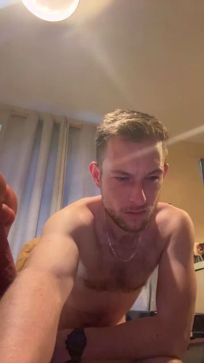 Naughtyvirgin22 live cam on Cam4