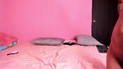 Naugthycouple7 live cam on Cam4