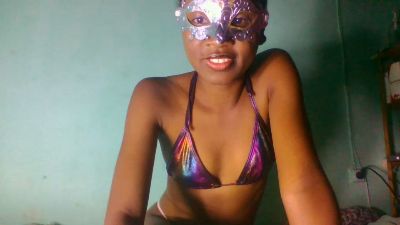 Naura_Mia live cam on Cam4