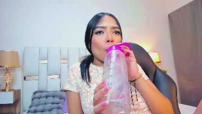 Nauthy_Nahomi live cam on Cam4