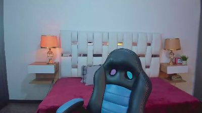 Nauthy_Nahomi live cam on Cam4