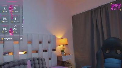 Nauthy_Nahomi live cam on Cam4
