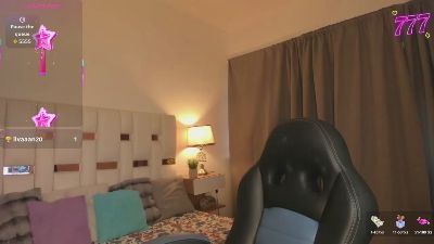 Nauthy_Nahomi live cam on Cam4