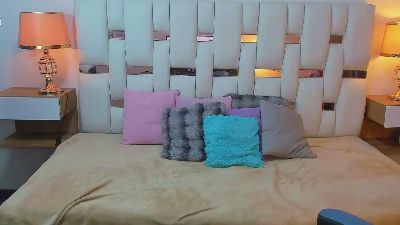 Nauthy_Nahomi live cam on Cam4