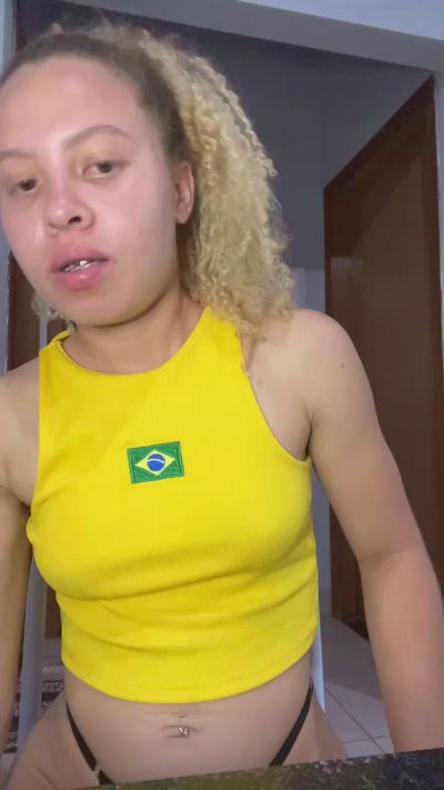 Nay_hott3 live cam on Cam4