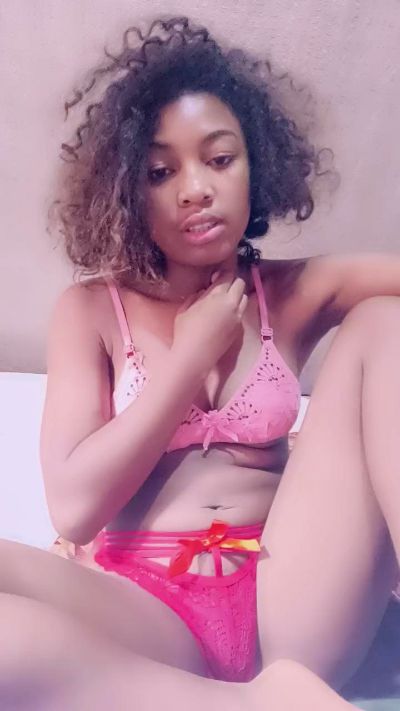 Nayah live cam on Cam4