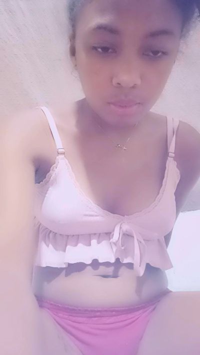 Nayah live cam on Cam4