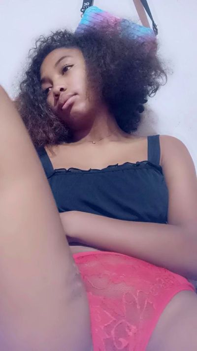 Nayah live cam on Cam4