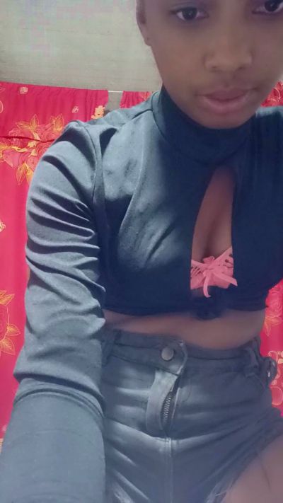 Nayah live cam on Cam4