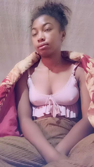 Nayah live cam on Cam4