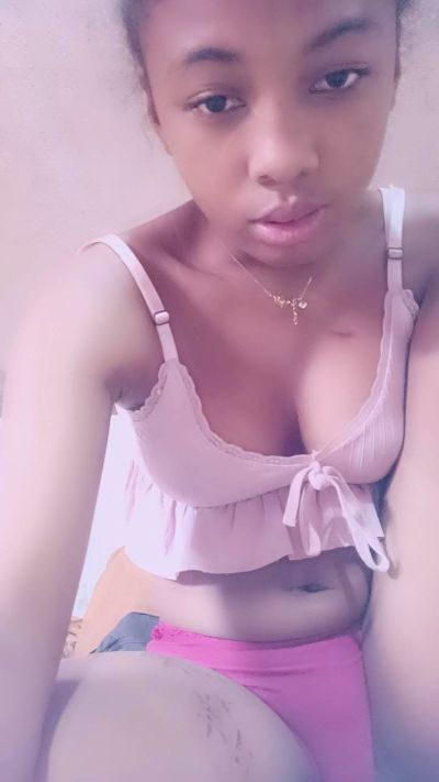 Nayah live cam on Cam4