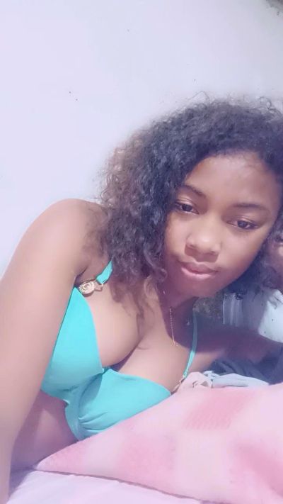 Nayah live cam on Cam4