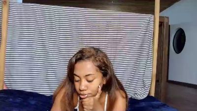 Nayrah1 live cam on Cam4