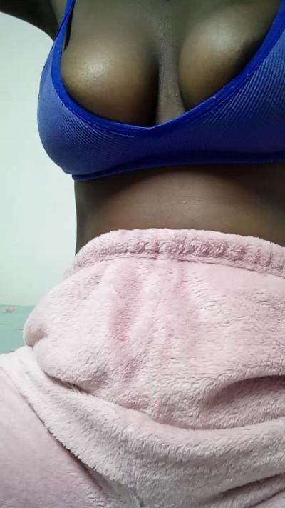 Nayrah7 live cam on Cam4