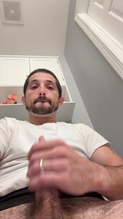 Need2cum23420 live cam on Cam4