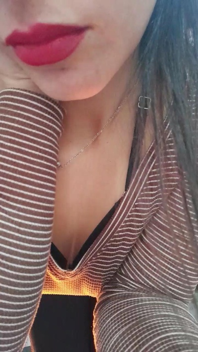 Nella_25 live cam on Cam4