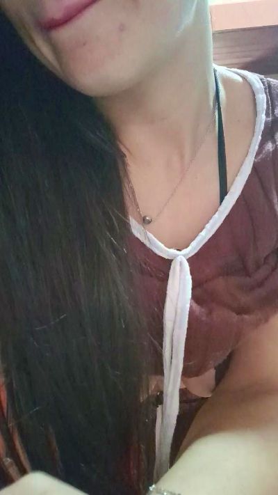 Nella_25 live cam on Cam4