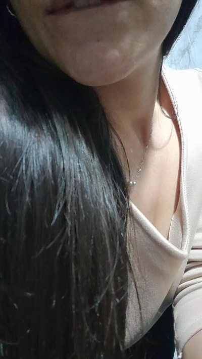 Nella_25 live cam on Cam4