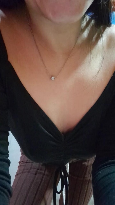 Nella_25 live cam on Cam4
