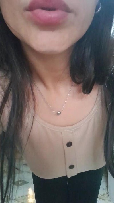 Nella_25 live cam on Cam4