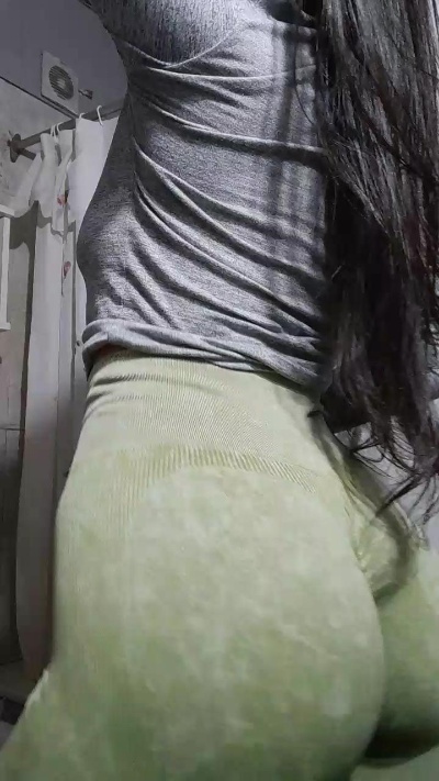 Nella_25 live cam on Cam4