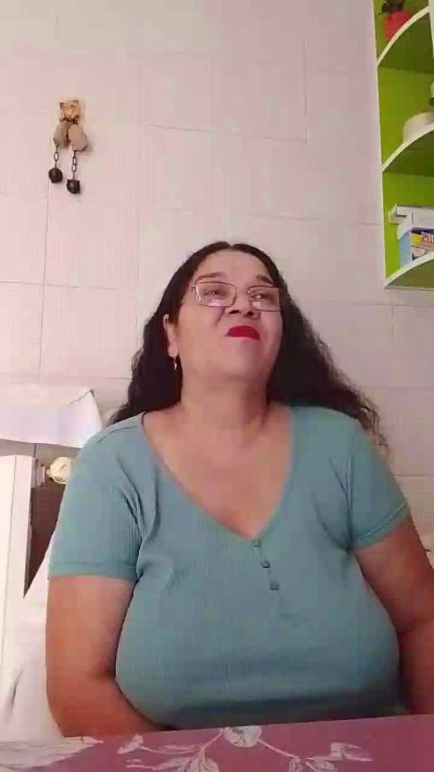 Nelyna live cam on Cam4