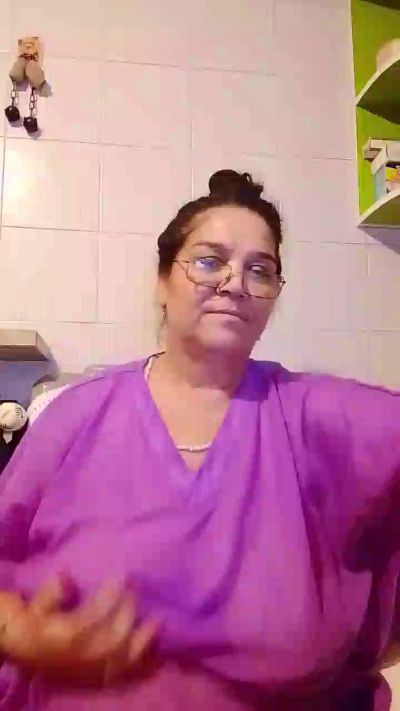 Nelyna live cam on Cam4