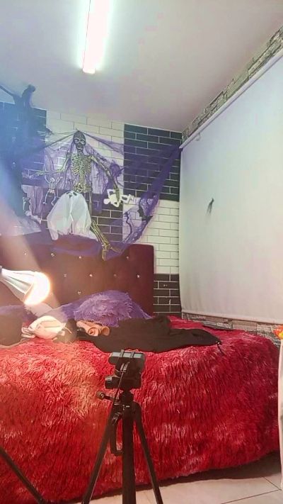 Nemesis_hot608 live cam on Cam4